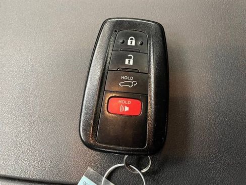 Used 2021 Toyota Highlander XLE image 24