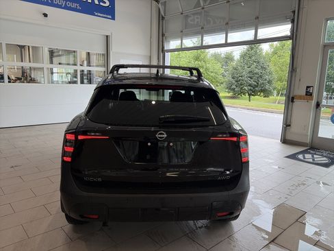 Used 2025 Nissan Kicks SV w/ SV Premium Package AWD/4WD image 7