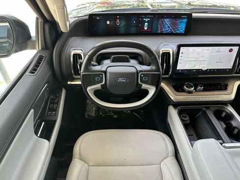 Used 2025 Ford Expedition Max Platinum w/ Driver's Package AWD/4WD image 12