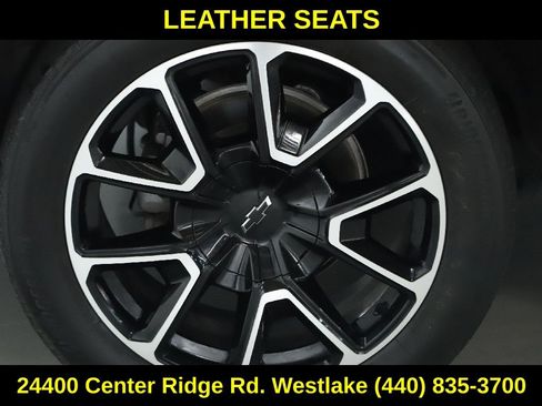 Used 2024 Chevrolet Suburban RST RWD image 12
