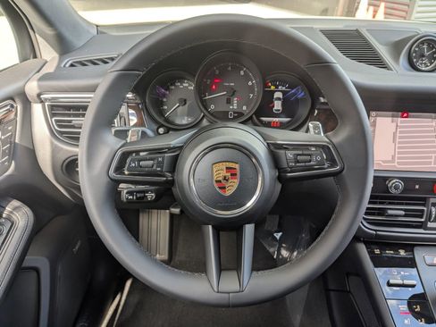 Certified 2026 Porsche Macan image 15