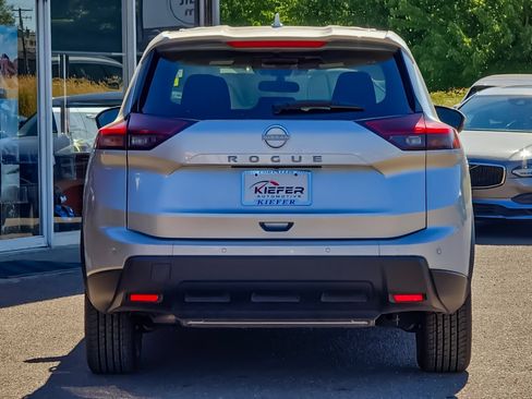 Used 2025 Nissan Rogue SV FWD image 4