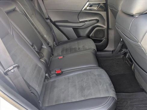 Used 2024 Mitsubishi Outlander SE image 19