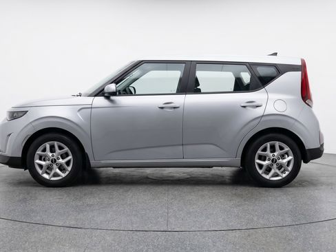 Used 2025 Kia Soul LX w/ LX Technology Package FWD image 5