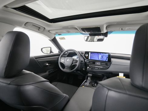 New 2025 Lexus ES 300h w/ Premium Package image 15