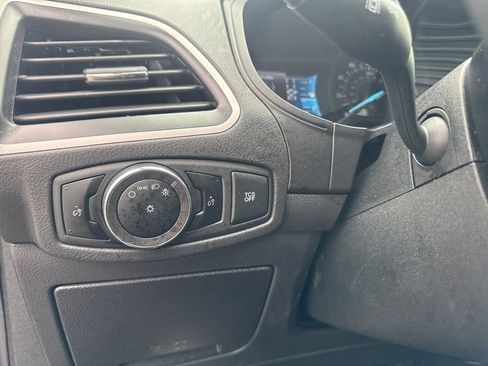 Used 2024 Ford Edge SEL image 17