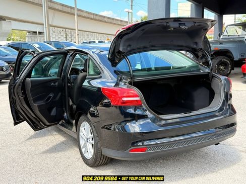 Used 2018 Ford Focus SE FWD image 25