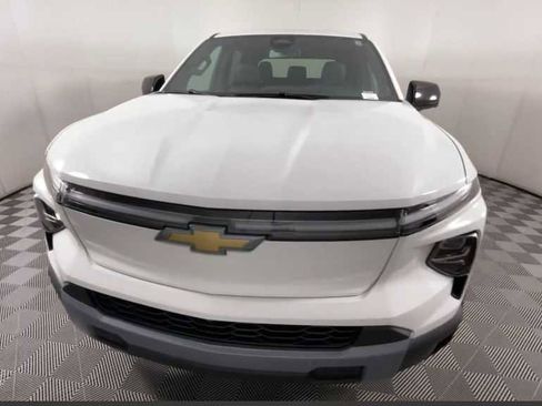 New 2025 Chevrolet Silverado EV LT image 4