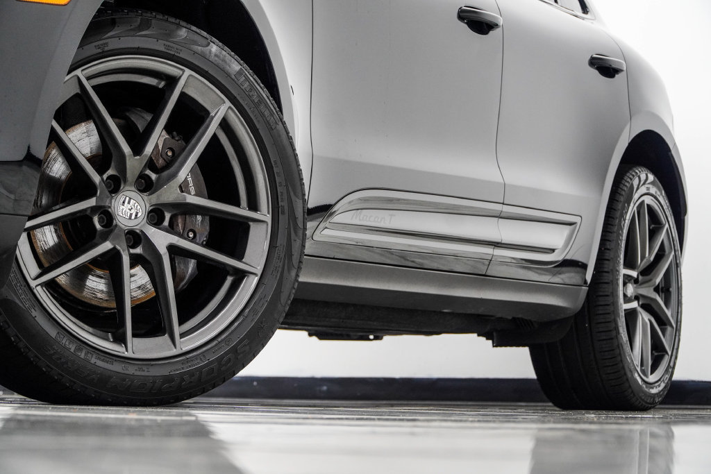 Used 2023 Porsche Macan Turbo AWD/4WD image 4