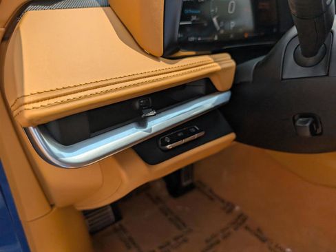 Used 2023 Chevrolet Corvette Stingray Premium Cpe w/ Z51 Performance Package image 17