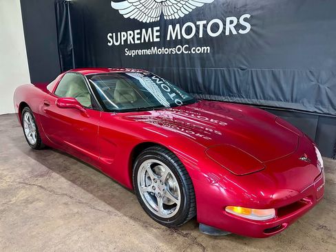 Used 2000 Chevrolet Corvette Coupe w/ Memory Pkg image 2