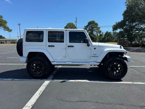 Used 2016 Jeep Wrangler Unlimited Sahara w/ Connectivity Group image 5
