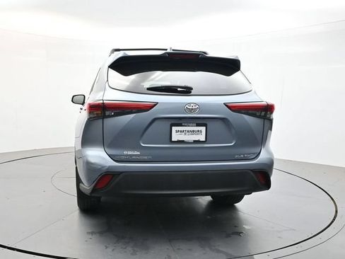 Used 2022 Toyota Highlander XLE AWD/4WD image 6