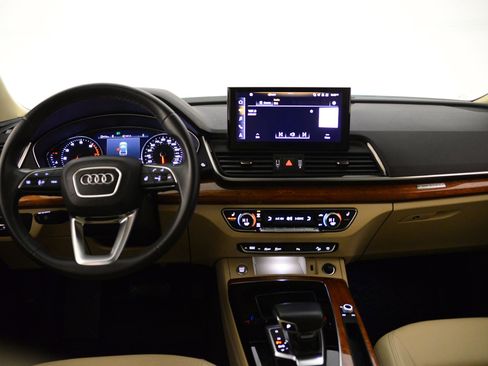 Used 2022 Audi Q5 2.0T Premium image 3