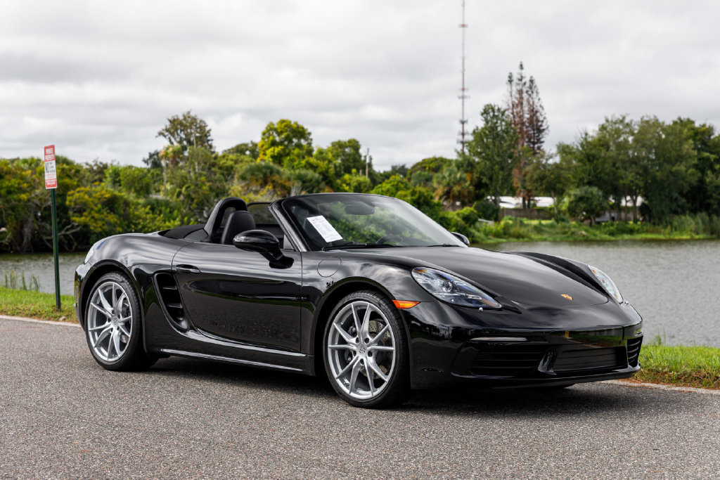Used 2025 Porsche 718 Boxster RWD image 3
