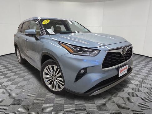 Used 2023 Toyota Highlander Platinum AWD/4WD image 3