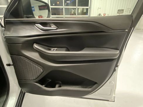 Used 2023 Jeep Grand Cherokee L Laredo image 24