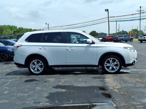 Used 2015 Mitsubishi Outlander SE AWD/4WD image 19