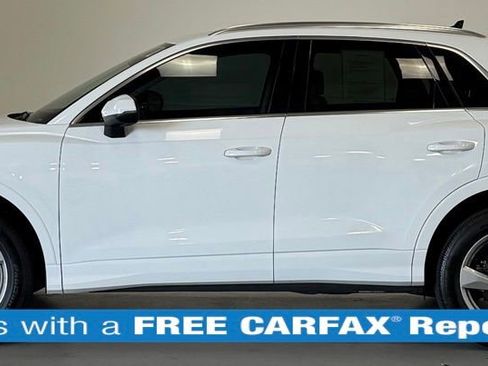 Used 2022 Audi Q3 2.0T Premium w/ Convenience Package AWD/4WD image 2