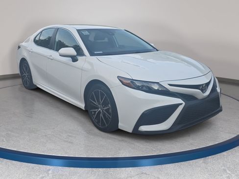 Used 2024 Toyota Camry SE w/ Convenience Package FWD image 3