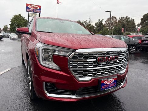 Used 2024 GMC Terrain Denali w/ Denali Premium Package image 11