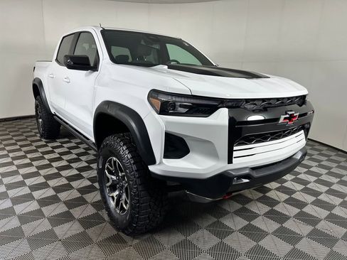 Used 2024 Chevrolet Colorado ZR2 AWD/4WD image 7
