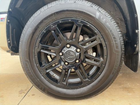 Used 2020 Toyota Tundra SR5 w/ SR5 Upgrade Package image 9