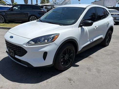 Used 2020 Ford Escape SE Sport FWD image 3