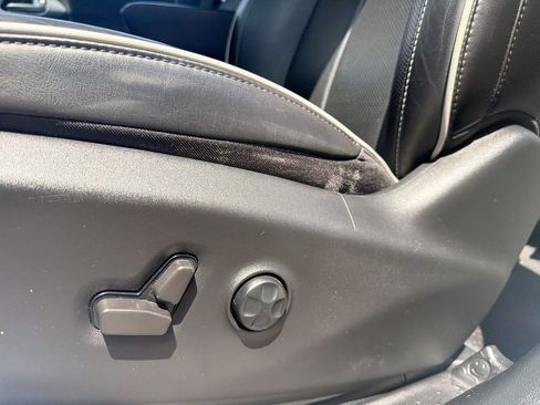 Used 2022 Chrysler Pacifica Limited w/ Uconnect Theater Family Group FWD image 14