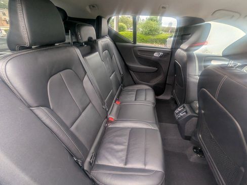 Used 2022 Volvo XC40 T5 Momentum AWD/4WD image 18