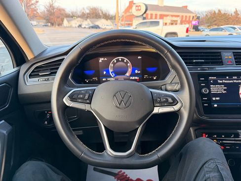 Used 2022 Volkswagen Tiguan SE image 22