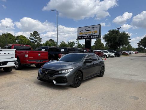 Used 2018 Honda Civic EX image 3
