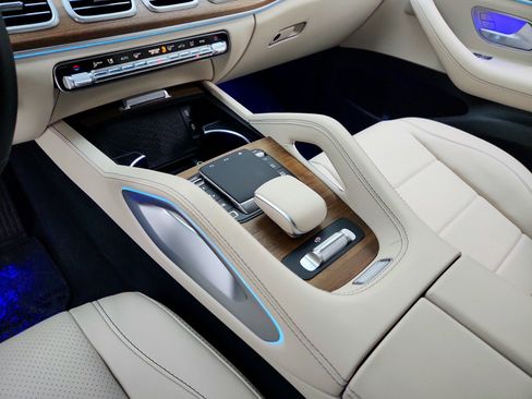 Certified 2025 Mercedes-Benz GLS 450 4MATIC image 22