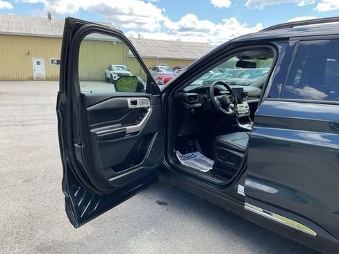 Used 2023 Ford Explorer XLT w/ Equipment Group 202A AWD/4WD image 32
