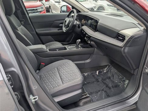 Used 2025 Nissan Kicks SV w/ SV Premium Package AWD/4WD image 11