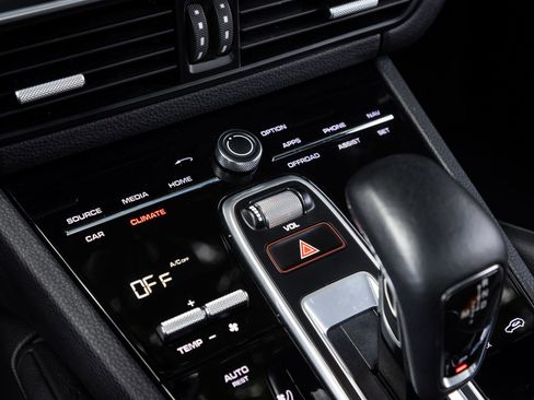 Certified 2023 Porsche Cayenne Platinum Edition AWD/4WD image 26