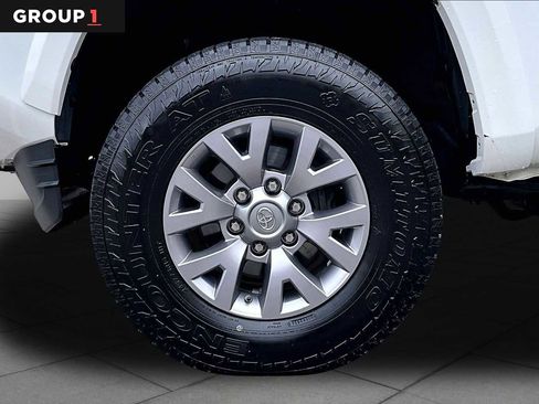 Used 2019 Toyota Tacoma SR5 AWD/4WD image 11