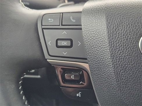 Used 2025 Toyota Camry SE image 27