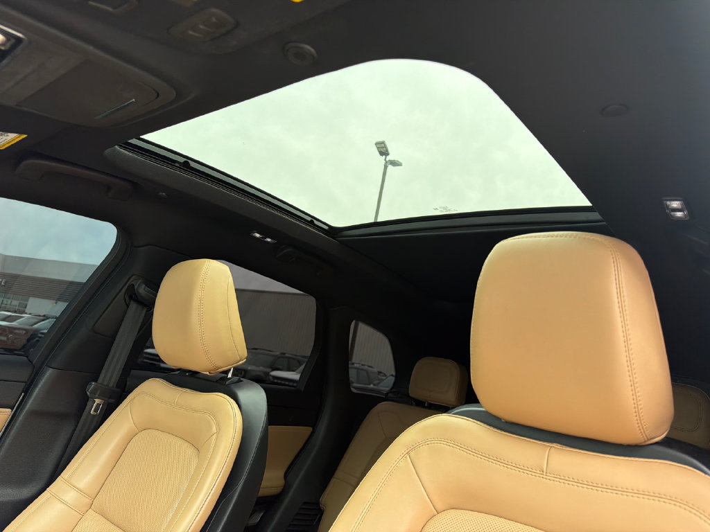 Used 2022 Lincoln Corsair Reserve w/ Luxury Package FWD image 34