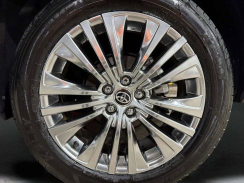 Used 2024 Toyota Venza Limited AWD/4WD image 30