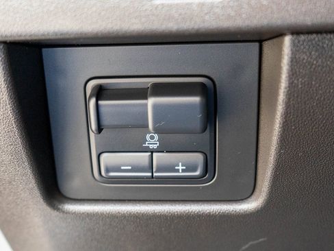 Used 2024 Chevrolet Colorado Z71 image 17