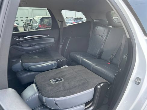 Used 2021 Buick Enclave Essence FWD image 36