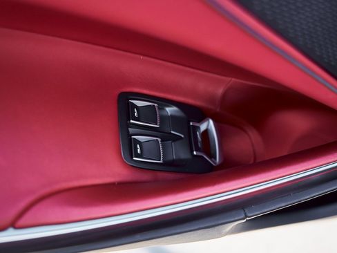 Used 2025 McLaren Artura Spider image 31