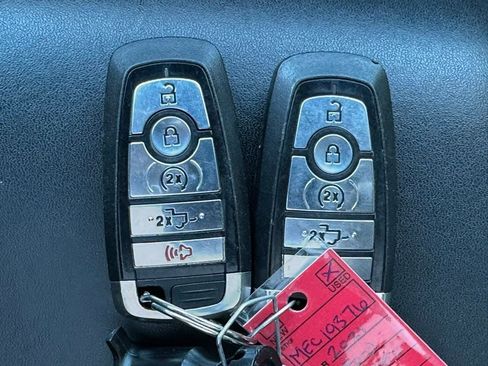 Used 2021 Ford F450 Platinum w/ FX4 Off-Road Package image 31