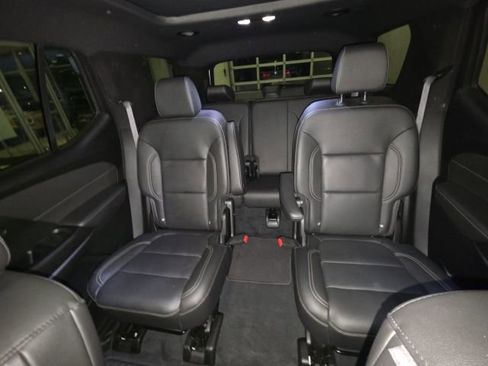 Used 2023 Chevrolet Traverse LT w/ LT Premium Package image 28