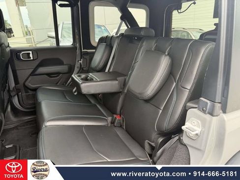 Used 2023 Jeep Wrangler Unlimited Rubicon 4xe w/ Cold Weather Group AWD/4WD image 14