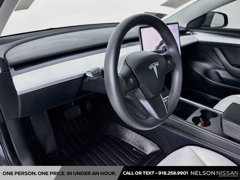 Used 2023 Tesla Model 3 Standard Range RWD image 9