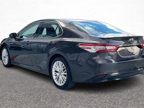 Certified 2018 Toyota Camry XLE image 5