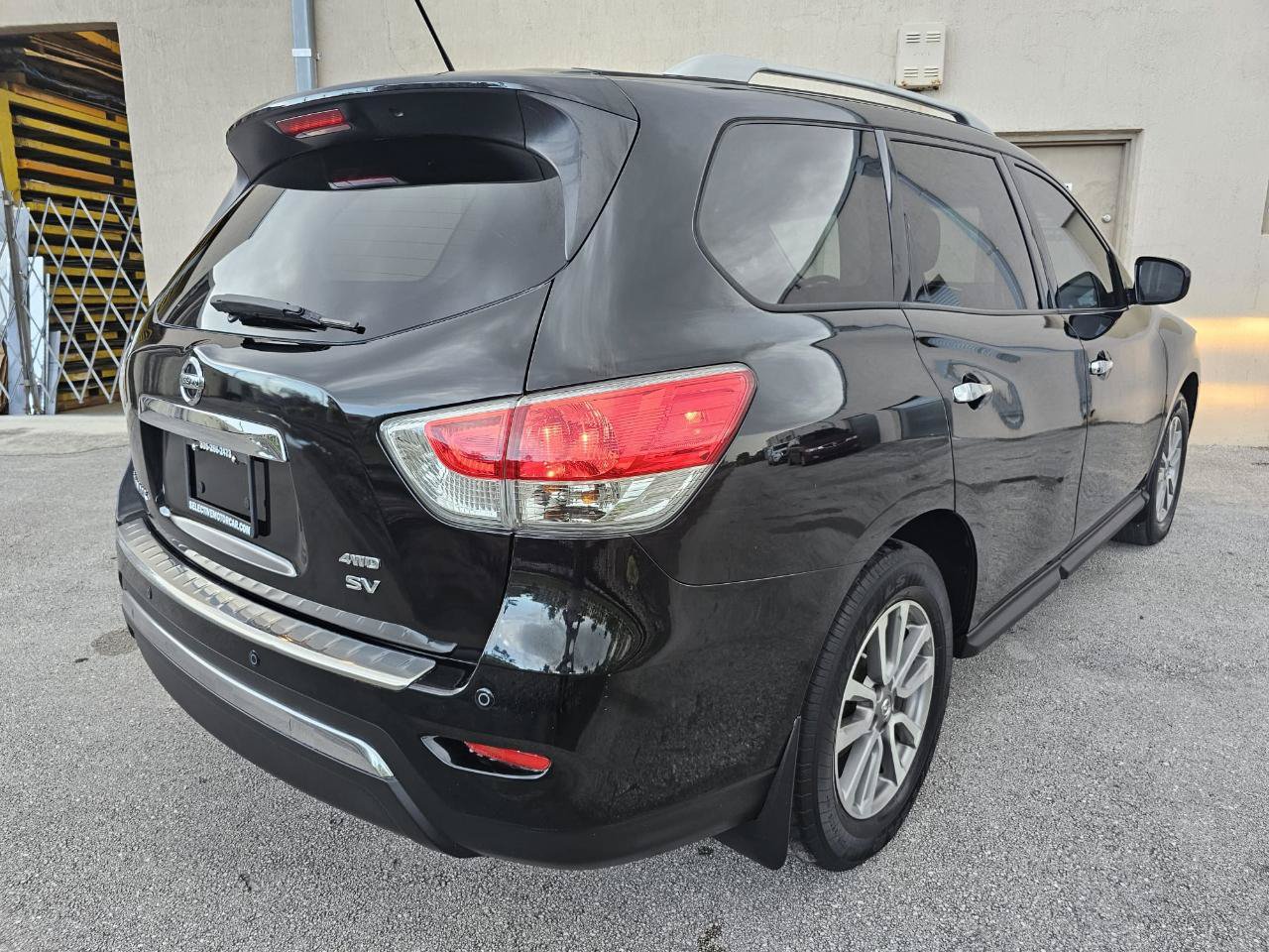 Used 2015 Nissan Pathfinder SV FWD image 14
