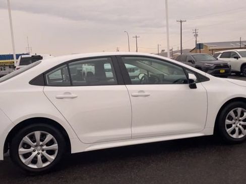 Used 2024 Toyota Corolla LE FWD image 2